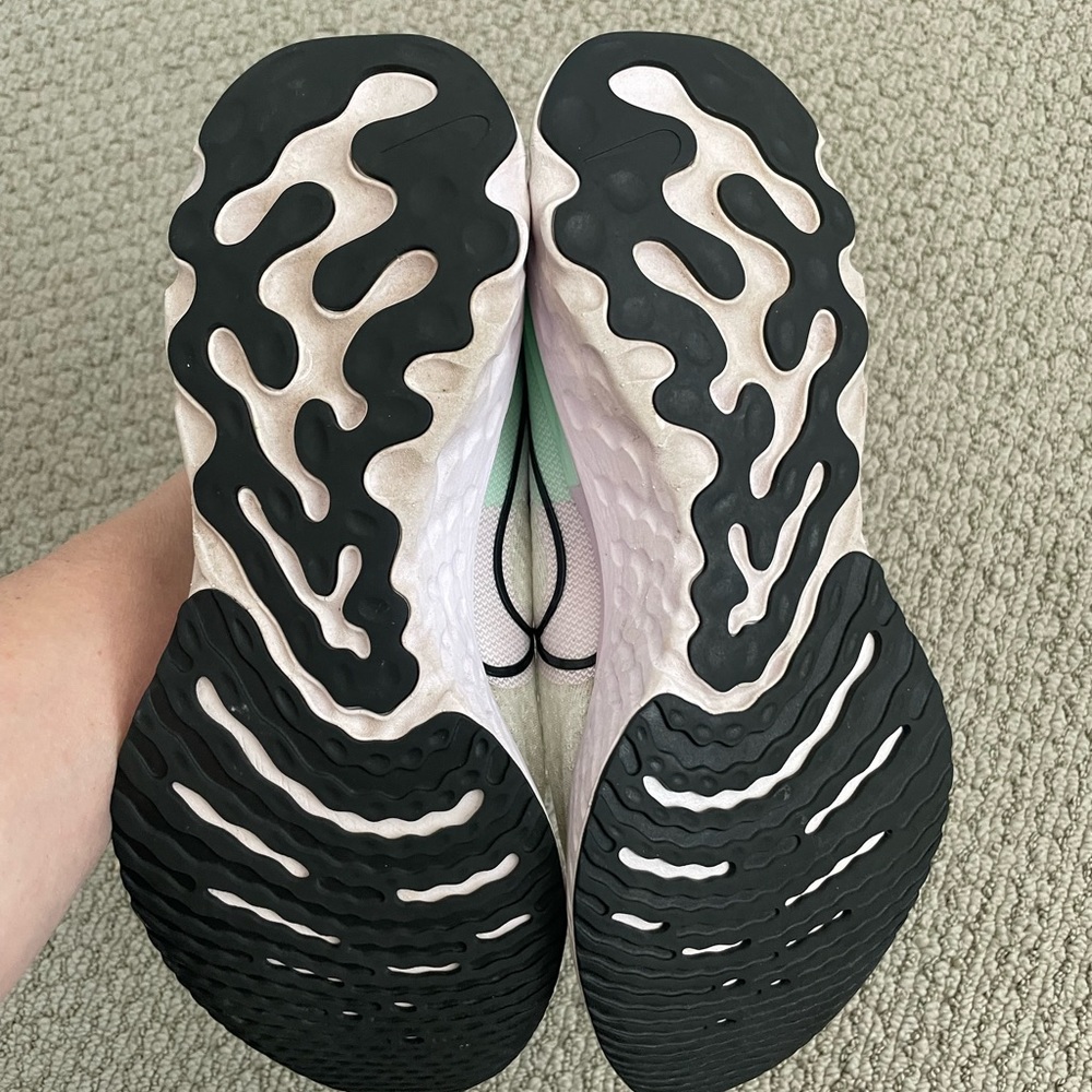 Nike women’s shoes - Picture 2 of 5
